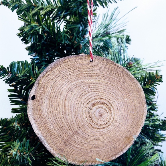 Hand Crafted Natural Wood Glitter Ornament Red Berry Wreath/Christmas Tree Decor - Picture 3 of 4